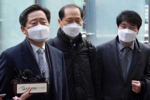 “대통령에 맞서는 게 아냐”vs“방어권 보장했다”… 내일 심문 재개