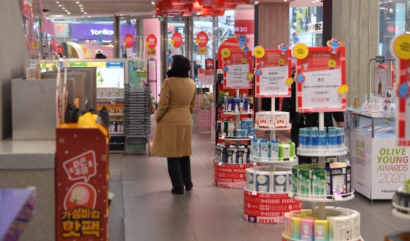 매장 입장 인원 ‘8㎡당 1명’ 제한