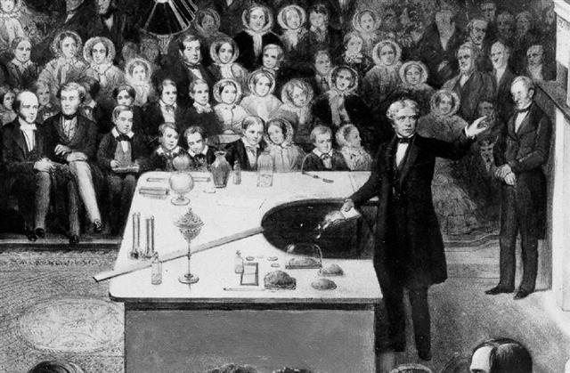 1856년 ‘전자기학의 아버지’ 마이클 패러데이가 영국 왕립연구소(RI)에서 ‘인력’에 관한 크리스마스 과학 강연을 진행하는 모습. 영국 왕립연구소(RI) 제공 