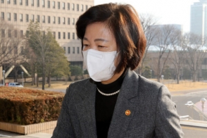 ‘2연패’ 추미애의 침묵...검사들 “사의 아닌 사퇴해야”