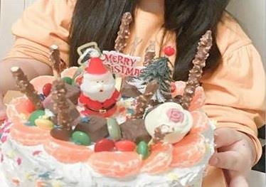 한 어린이가 완성된 케이크를 자랑하고 있다. 강서구 제공