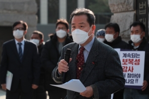 대권 후보 1위 이재명 ‘공무원 사찰’ 혐의로 고발돼