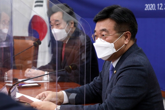 더불어민주당 윤호중 검찰개혁특위 위원장이 29일 국회에서 열린 검찰개혁특위 1차 회의에서 발언하고 있다. 연합뉴스