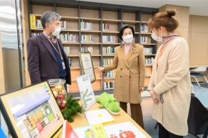 휠체어 승강기, 지역서점 챙기기… 서가에 상생 채운 양천 새 도서관