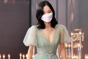 [포토] ‘마스크+드레스’ 레드카펫 공식