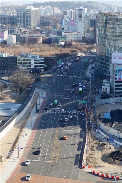 연말연시 특별방역 기간 중에 맞이한 신축년 새해 첫 주말인 2일 서울 종로구 일대가 한산한 모습을 보이고 있다. 2021.1.2 뉴스1