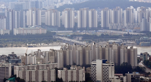 서울 남산정상에서 내려다본 강남지역의 아파트 모습. 서울신문 DB