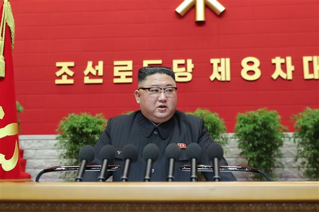 북한 김정은, 제8차 노동당 대회 개회사 진행