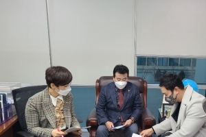 “헬스장 등 실내체육시설 방역수칙 보완해 제한적 운영하는 게 현실적”