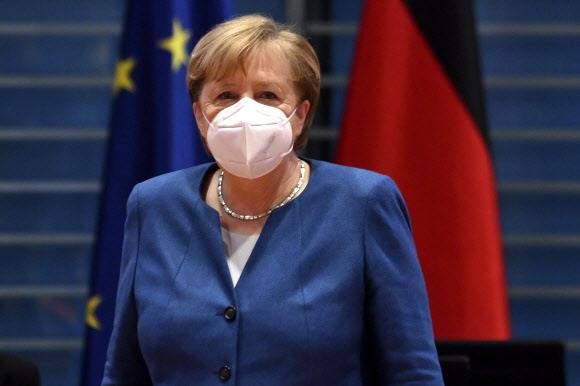 오는 9월 16년 만에 총리직에서 물러나는 앙겔라 메르켈 독일 총리가 6일 주례 내각회의에 참석하고 있다. 베를린 AFP 연합뉴스