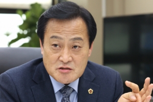 경기도의회 의장이 ‘은수저 선물 논란‘… 윤리심판원 회부