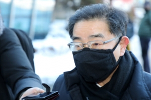 법원 “공수처장 후보 추천 의결, 소송 대상 아냐…‘각하’”(종합)