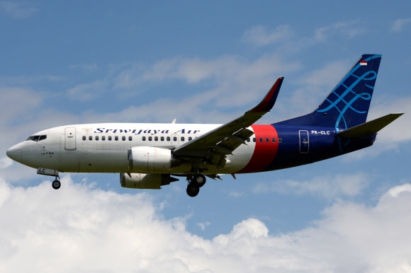 9일 자카르타 공항을 이륙한 직후 갑자기 실종된 스리위자야 항공의 SJY 182 편과 같은 기종인 보잉 737-524 모델.2015년 6월 5일 제공된 사진이다. EPA 자료사진 연합뉴스  