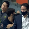 “으아!!!” 심판 판정에 소리 지른 최태웅 감독 1세트에만 경고 2개