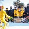 정의당 지도부, 김용균씨 묘소 참배