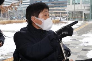 [포토] 취재진 향해 삿대질하는 박상학 자유북한운동연합 대표