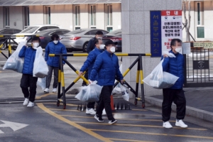 전국 교정시설 모범 수형자 등 900명 가석방 시작