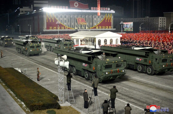 북한, 당대회 기념 열병식…‘개량형 이스칸데르’ 공개
