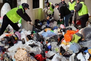 안양시, 저장강박 70대 노인 가정에서 5t 넘는 폐기물 수거