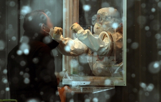 [서울포토]코로나19 검사 받는 시민