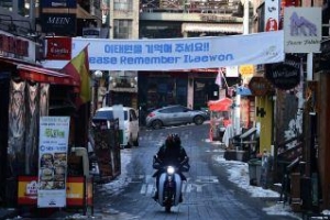 ‘불황’ 홍대 클럽 공연도 못해…‘성황’ 골프장 식사 강요