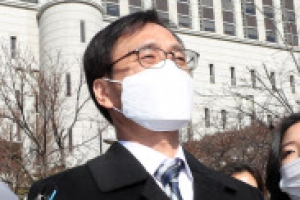 [포토] ‘한동훈과 육탄전’ 정진웅 차장검사, 첫 재판 마쳐