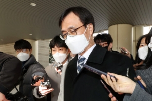 ‘한동훈 독직폭행’ 정진웅 “폭행 아니고 중심잃고 쓰러진 것”