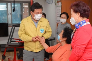 쓰레기 관리, 택배 보관, 밤길 안전도 … 노후주택을 아파트처럼 ‘살뜰한 중구’