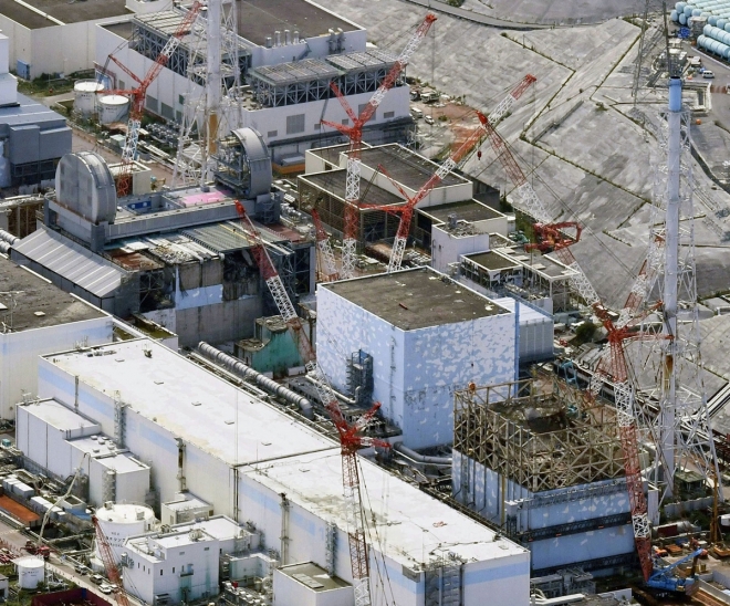 2017년 9월 4일에 촬영한 후쿠시마 원전의 모습. 오른쪽 아래부터 1호기, 2호기, 3호기.  AP 연합뉴스