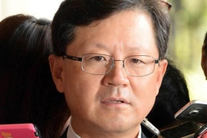 ‘라임 로비 의혹’ 윤갑근, 첫 재판서 혐의 부인