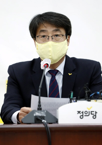 정의당 김윤기 당대표 직무대행 자진사퇴