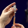 아스트라제네카 백신 허가…70세 맞아도 될까요? “의사 판단”