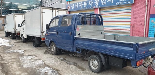 지난달 31일 서울 강서구 가양동 중고자동차 매매단지에 중고 매물로 나온 1t 화물차량들이 전시돼 있다. 이주원 기자 starjuwon@seoul.co.kr