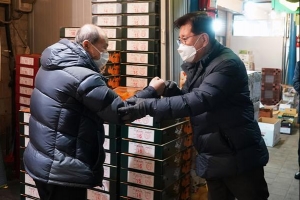 동대문 전통시장 돌며 설맞이 방역… 區사랑상품권 150억 푼다