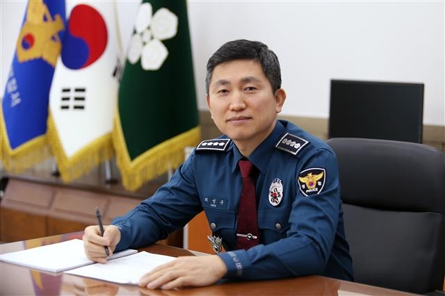 주민이 준 도넛 물고 야근하는 美 경찰…7월 시작되는 '韓 자치경찰'의 청사진 | 서울신문