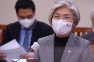 ‘이웃국가 일본’…외교백서는 격상,국방백서엔 격하