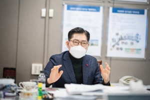 “공간이 바뀌면 주민 삶도 바뀌죠… 구천면로 걷고 싶은 거리 만들 것”