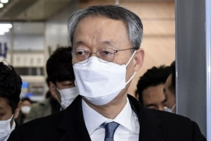 ‘월성원전 의혹’ 백운규 등 3명 기소