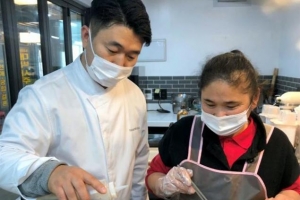 ‘케어’ 받은 신촌 박스퀘어, 코로나에도 잘나가네