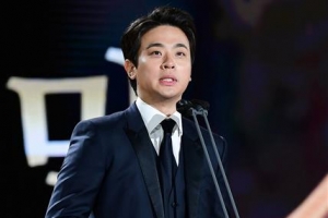 박정민, 청룡영화상 남우조연상... 故 박지선 언급 “열심히 연기할 것”