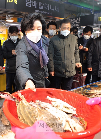 文대통령, 소래포구 어시장 상인 격려 