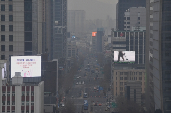 ‘회색 도시’ 서울… 중부 미세먼지 ‘나쁨’  