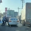 과거 사건에 앙심 품고…운전자 무차별 폭행한 외국인 5명 구속