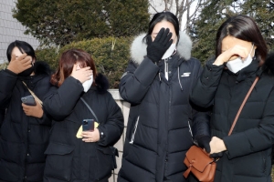 [포토] ‘엄마들은 눈물만…’ 학대 피해 어린이집 학부모들