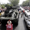 미얀마 양곤에 장갑차까지 등장…11개 서방국 “세계가 지켜본다”