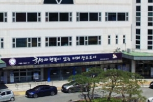 “따뜻한 연말 되세요”...가평군 학교 밖 청소년에 ‘꿈드림 급식 꾸러미’ 지원