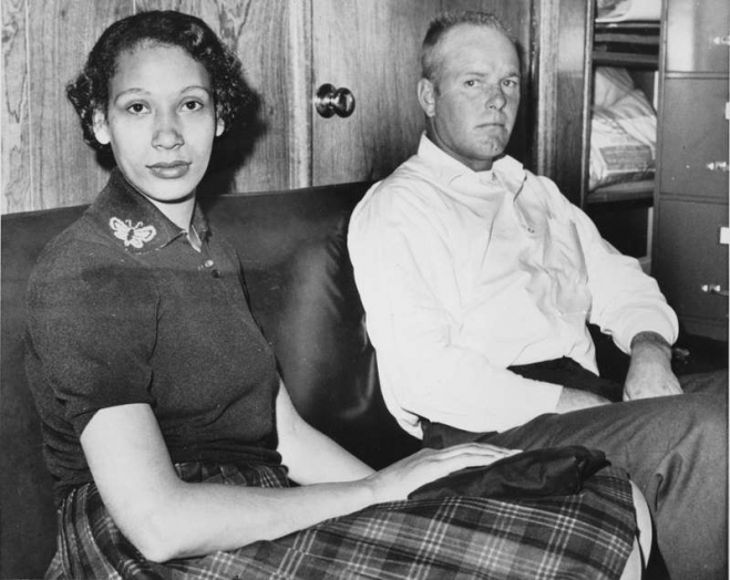 흑인과 백인 간 결혼을 금지한 1960년대 미국 버지니아주법에 소송을 제기한 밀드레드와 리처드 러빙 부부. AP