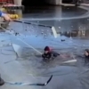 암스테르담 운하에서 스케이트 즐기던 이들 얼음물에 빠지자