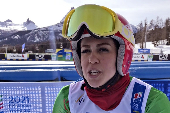 이란 여자 스키선수, 자국 여성 인권 호소