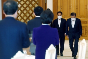 [포토인사이트] 문 대통령, 더불어민주당 지도부 초청 간담회 개최